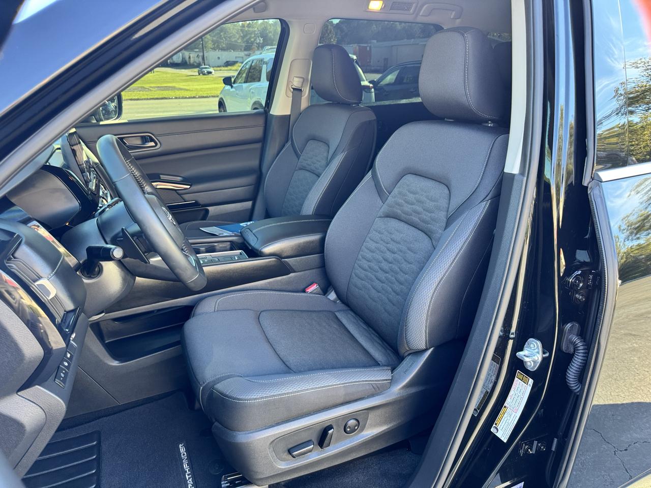 Nissan Pathfinder SV 2WD 2025