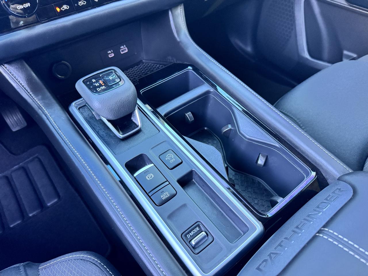 Nissan Pathfinder SV 2WD 2025