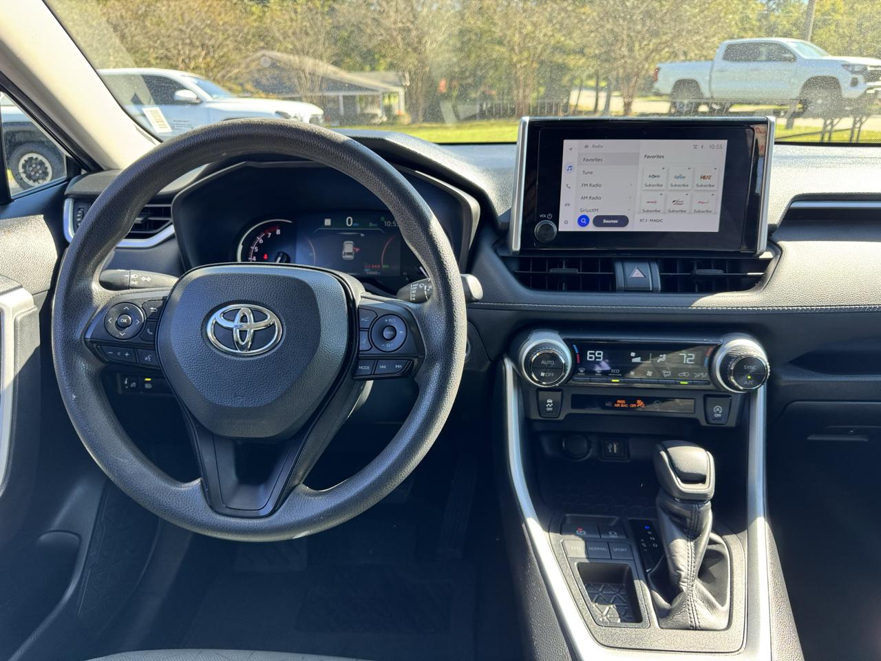 Toyota RAV4 XLE FWD (Natl) 2024