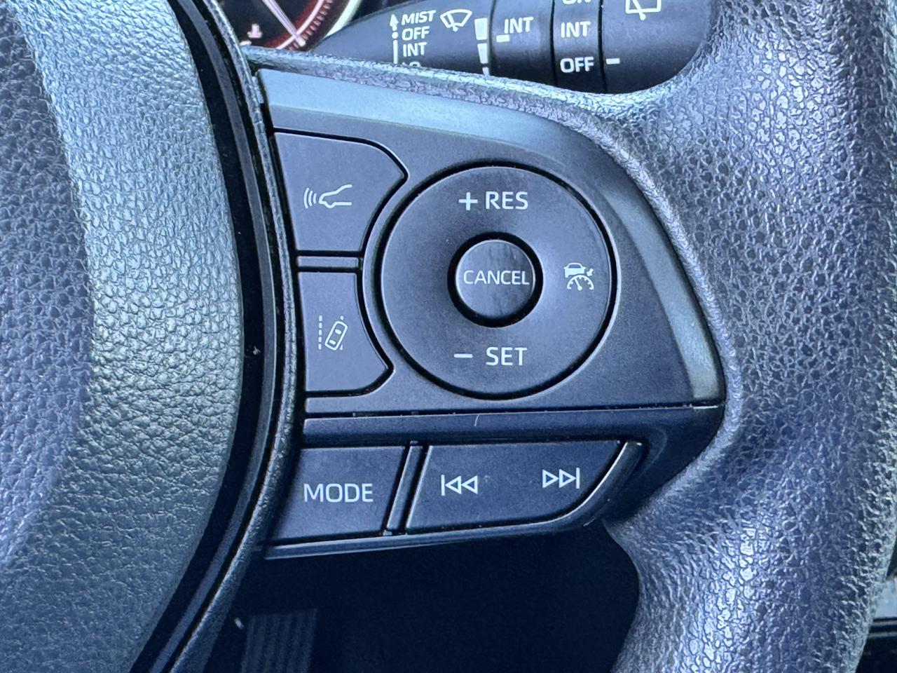 Toyota RAV4 XLE FWD (Natl) 2024