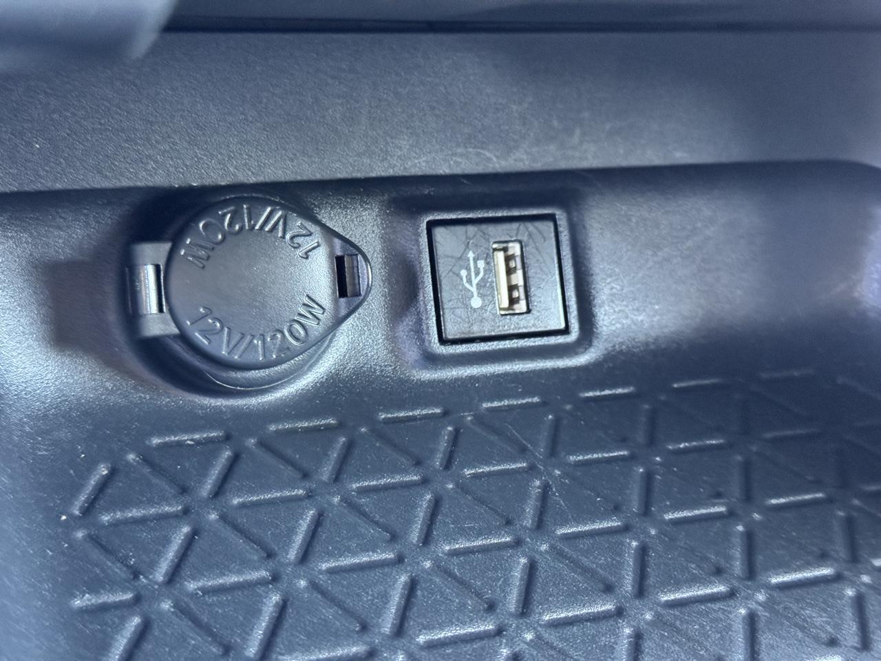 Toyota RAV4 XLE FWD (Natl) 2024