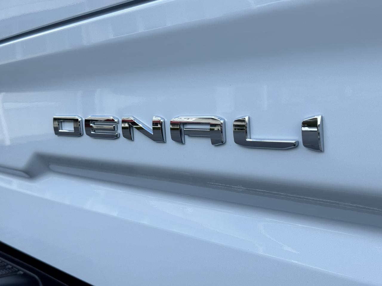 GMC Sierra 1500 4WD Crew Cab 147" Denali 2026