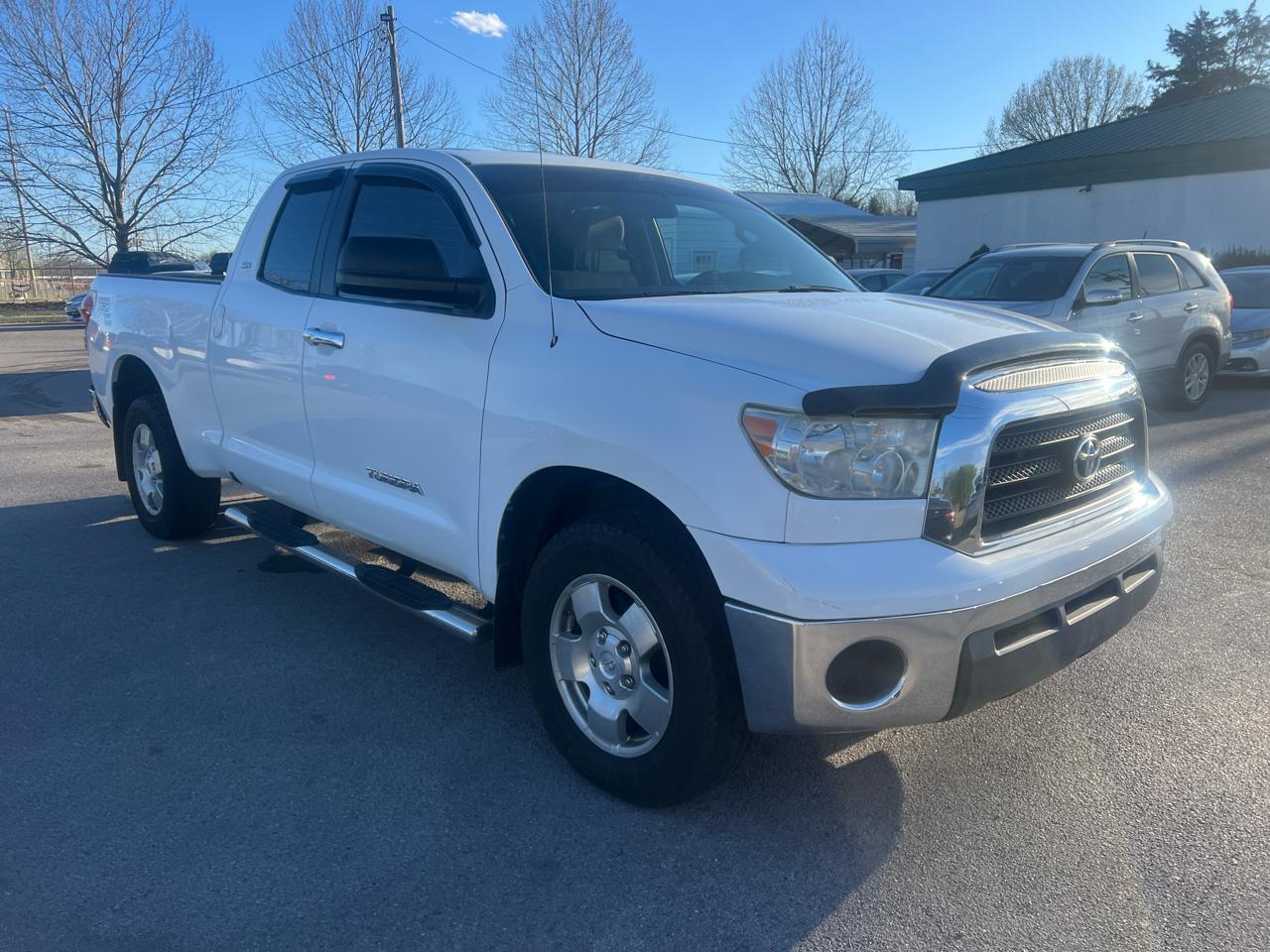 Toyota Tundra photo 2