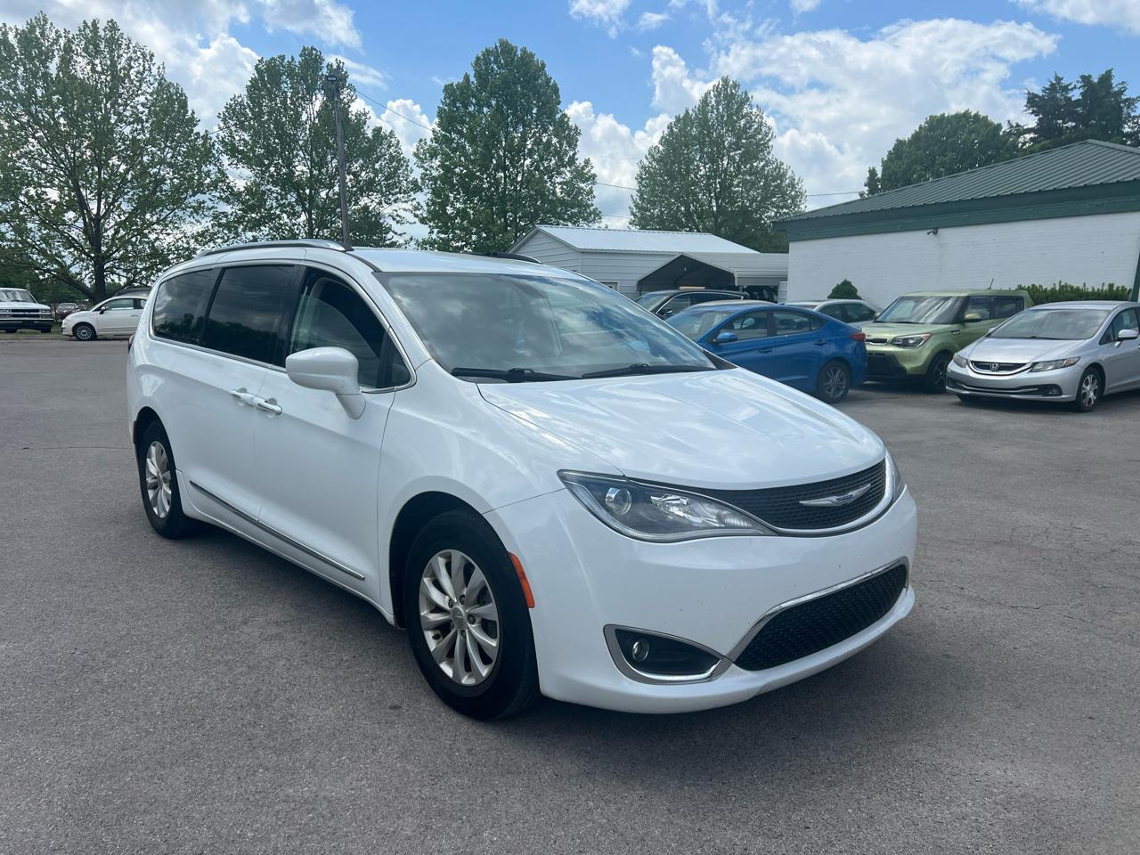 Chrysler Pacifica Touring L FWD 2019