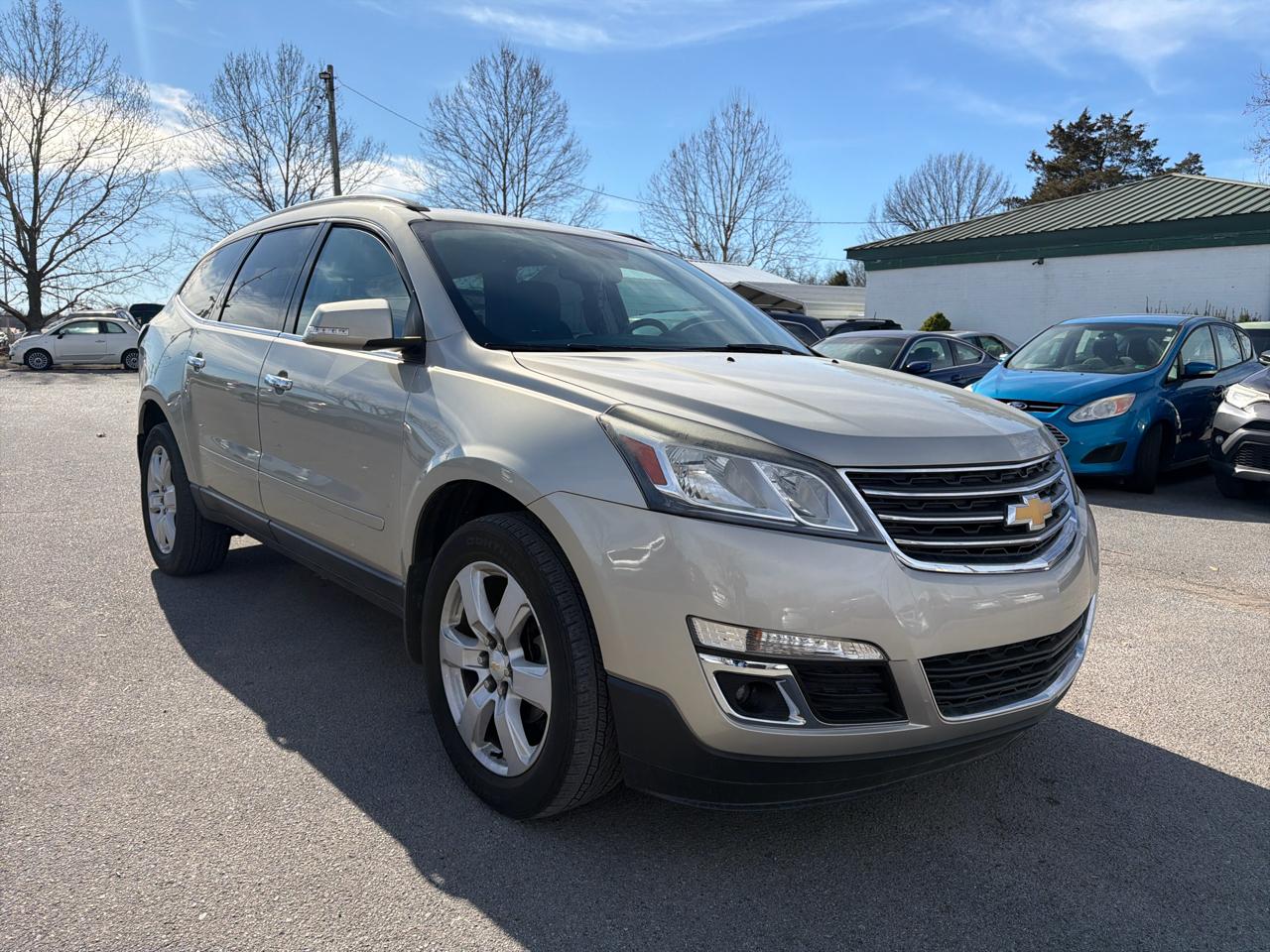 Chevrolet Traverse photo 2