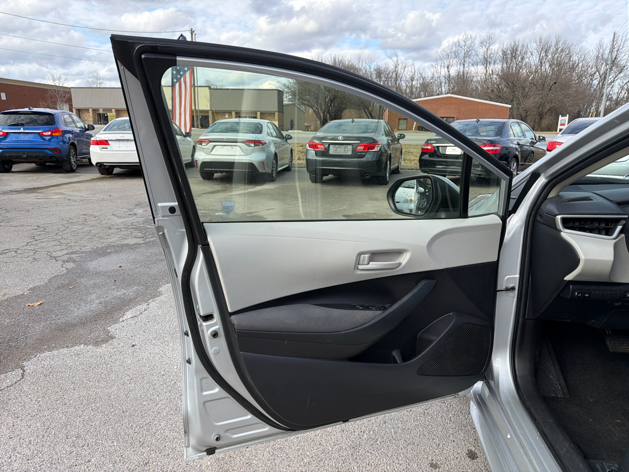 Toyota Corolla Hybrid LE FWD (Natl) 2023