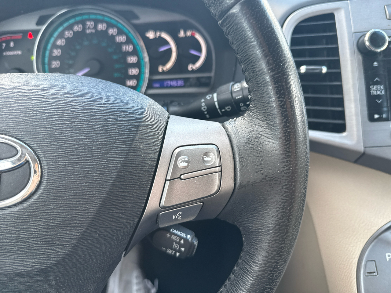 Toyota Venza 4dr Wgn I4 FWD (Natl) 2011