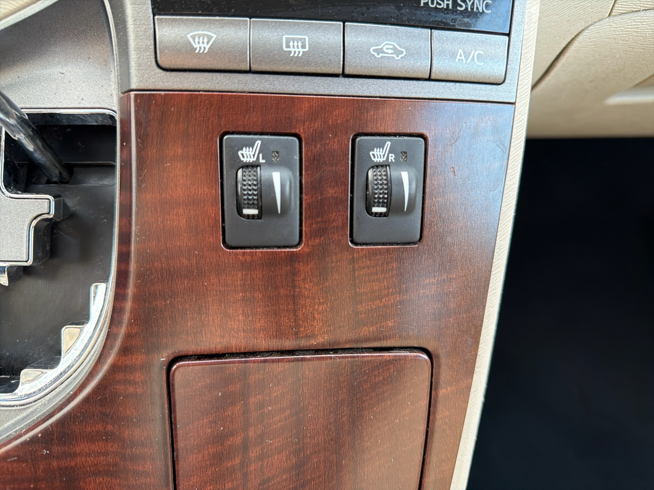 Toyota Venza 4dr Wgn I4 FWD (Natl) 2011