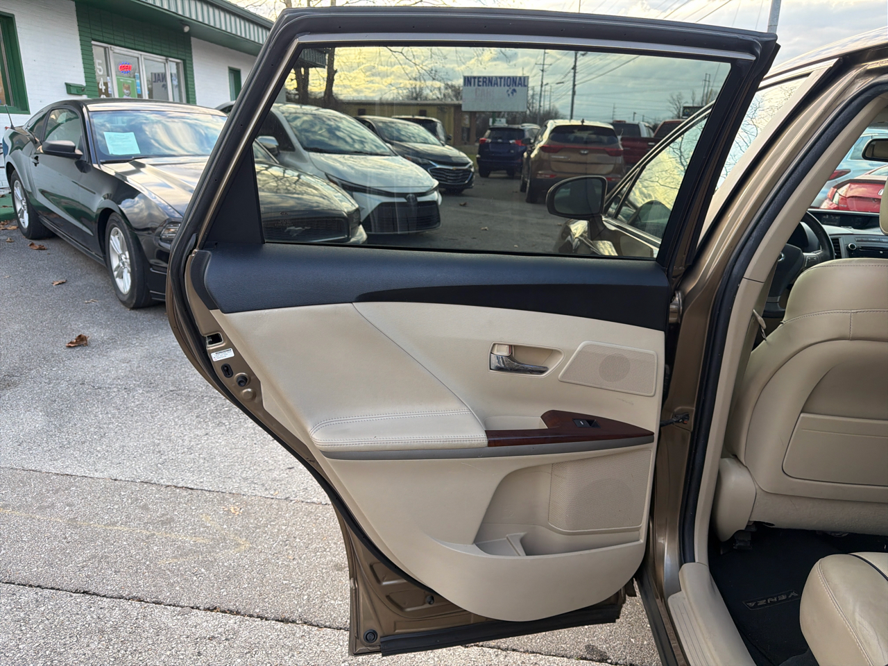 Toyota Venza 4dr Wgn I4 FWD (Natl) 2011