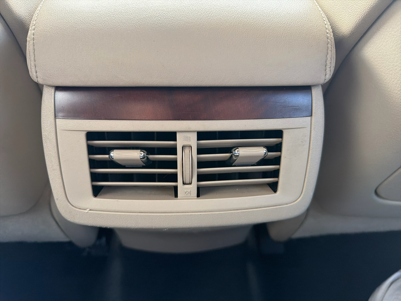 Toyota Venza 4dr Wgn I4 FWD (Natl) 2011