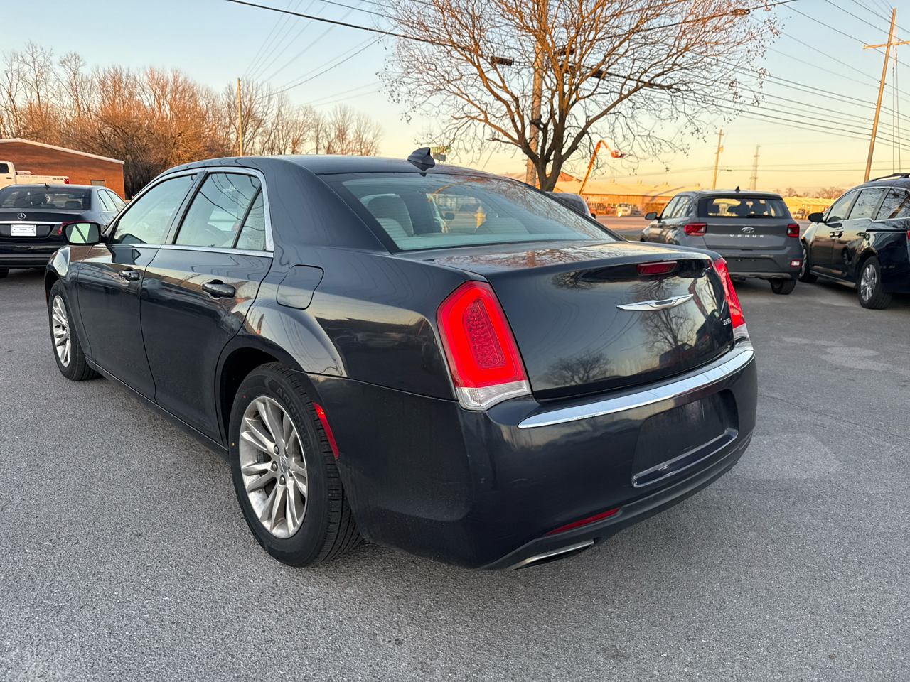 Chrysler 300 4dr Sdn Limited RWD 2016