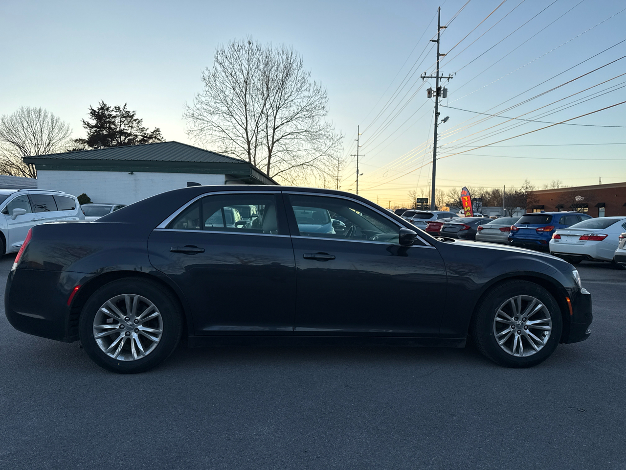 Chrysler 300 4dr Sdn Limited RWD 2016