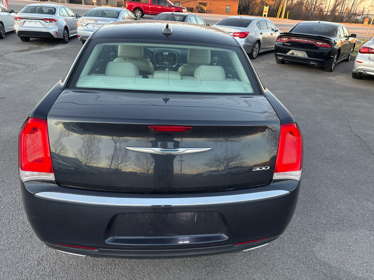 Chrysler 300 4dr Sdn Limited RWD 2016