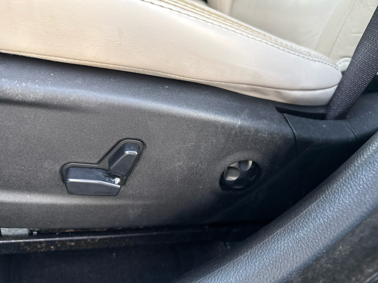 Chrysler 300 4dr Sdn Limited RWD 2016