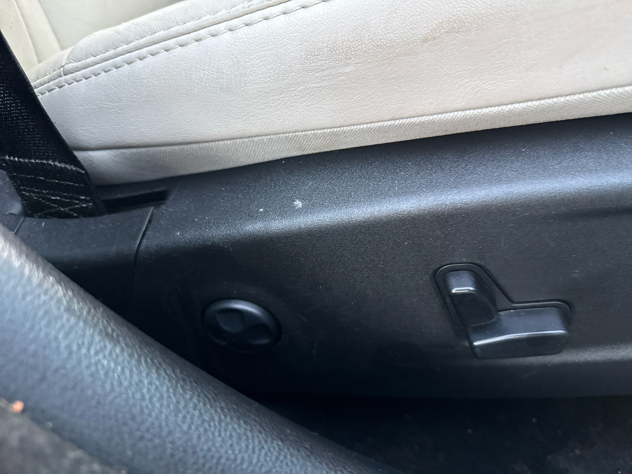 Chrysler 300 4dr Sdn Limited RWD 2016