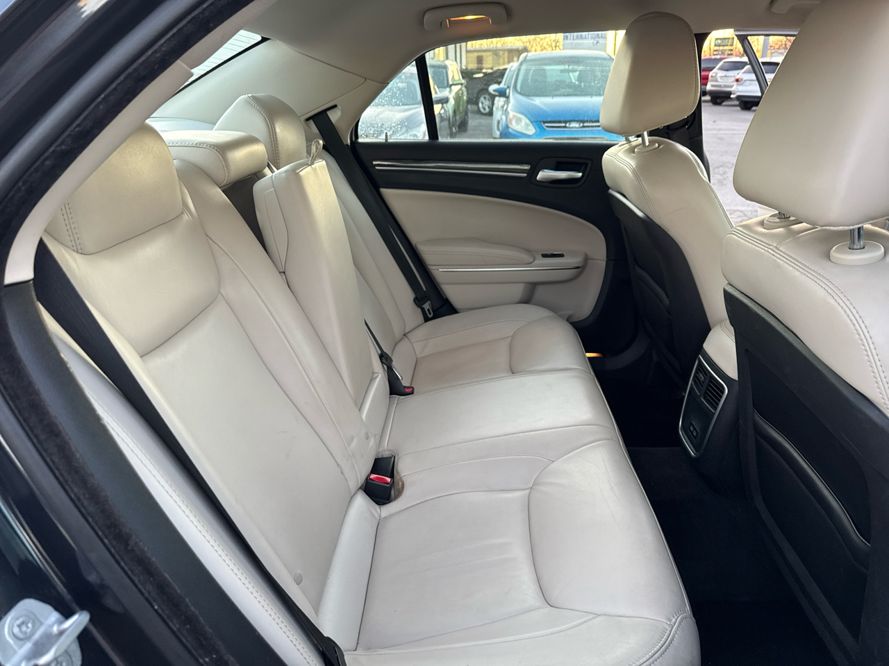 Chrysler 300 4dr Sdn Limited RWD 2016