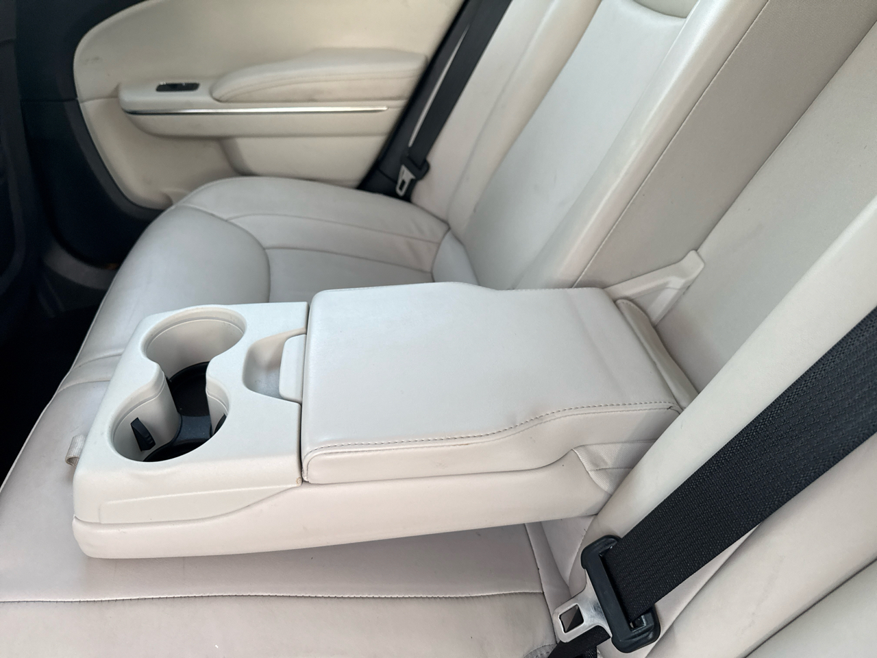 Chrysler 300 4dr Sdn Limited RWD 2016