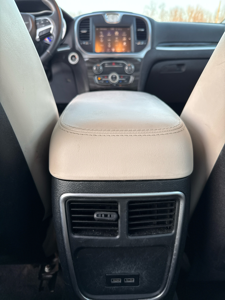 Chrysler 300 4dr Sdn Limited RWD 2016