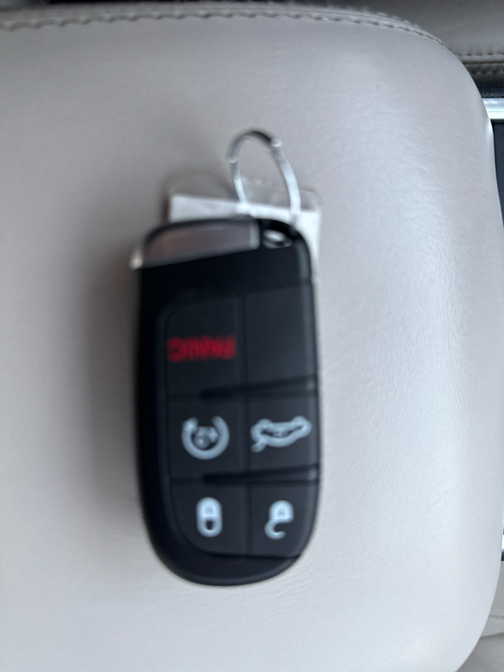 Chrysler 300 4dr Sdn Limited RWD 2016