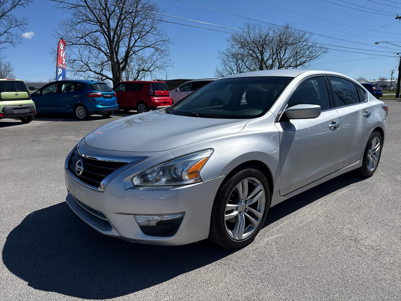 Nissan Altima photo 2