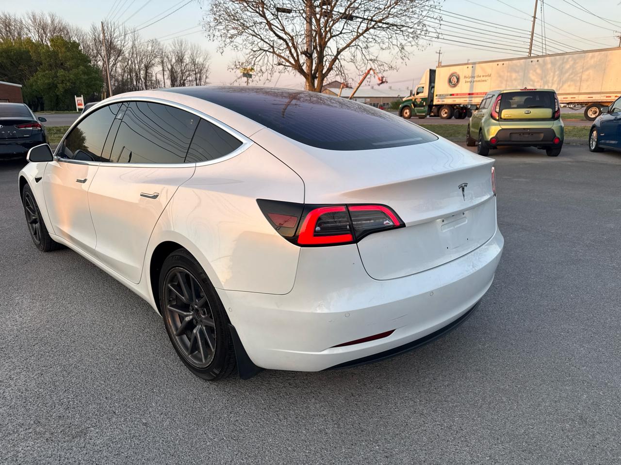 Tesla Model 3 Mid Range Battery RWD 2018