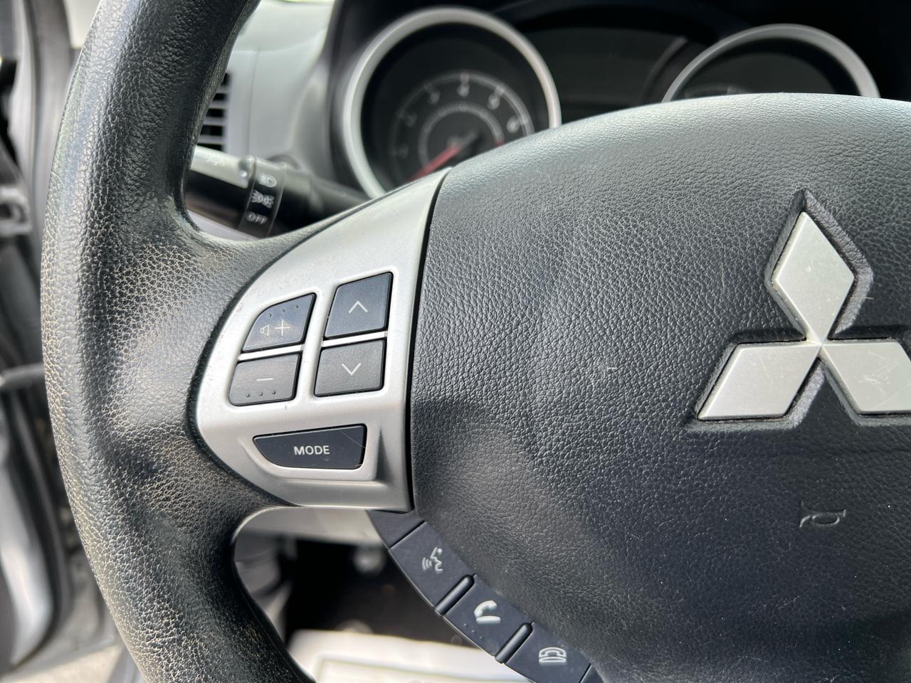 Mitsubishi Lancer 4dr Sdn Man ES FWD 2015