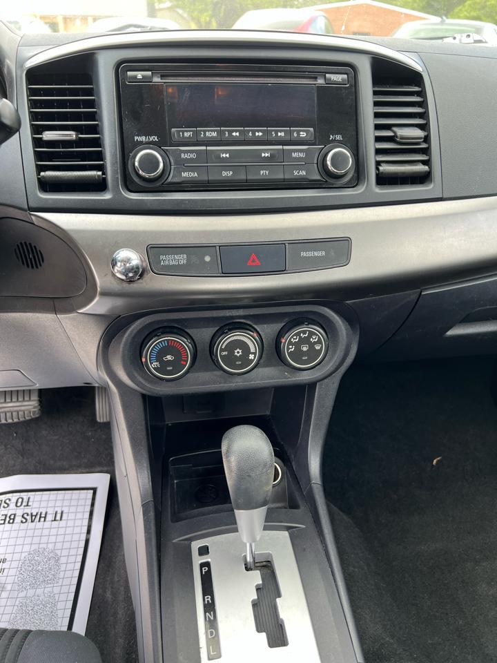 Mitsubishi Lancer 4dr Sdn Man ES FWD 2015