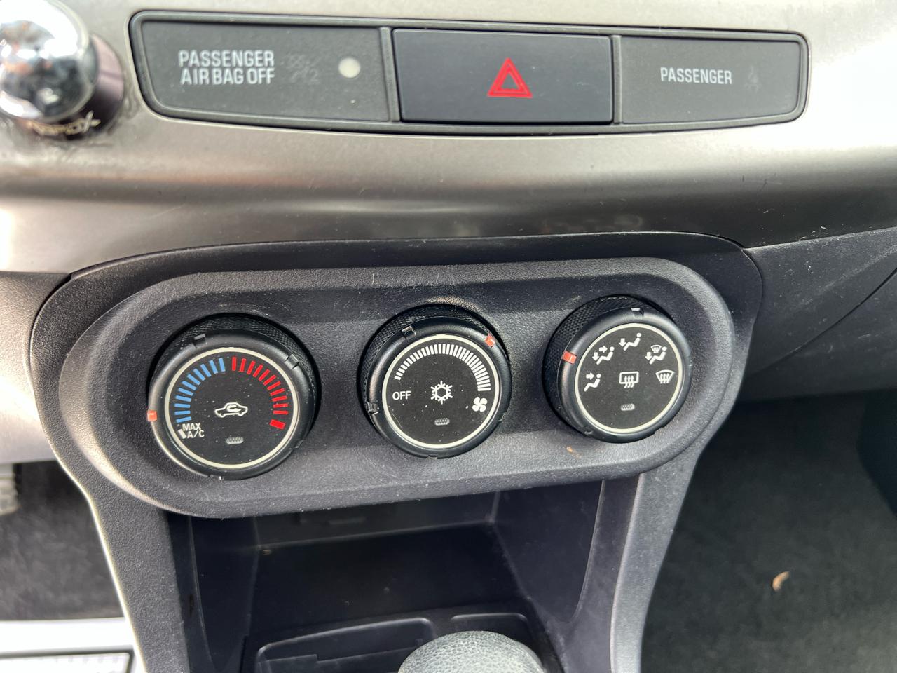 Mitsubishi Lancer 4dr Sdn Man ES FWD 2015