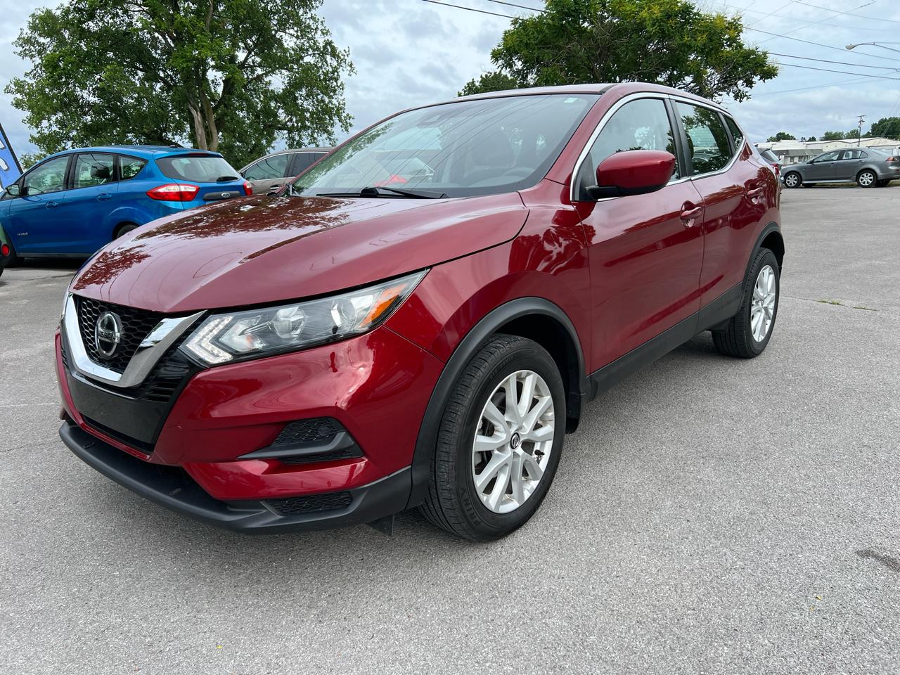 Nissan Rogue Sport photo 2