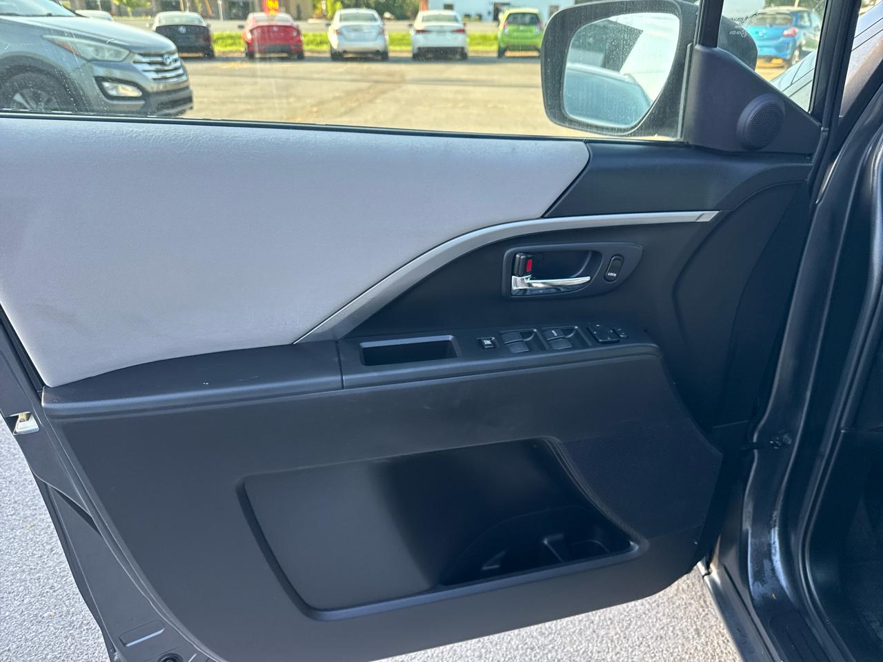 Mazda MAZDA5 4dr Wgn Auto Sport 2013