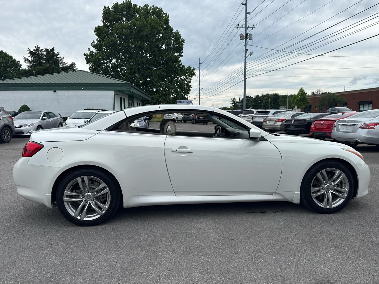 Infiniti G37 Convertible 2dr Base 2009