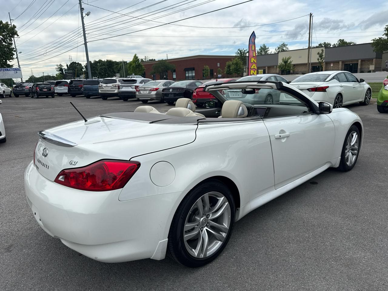 Infiniti G37 Convertible 2dr Base 2009