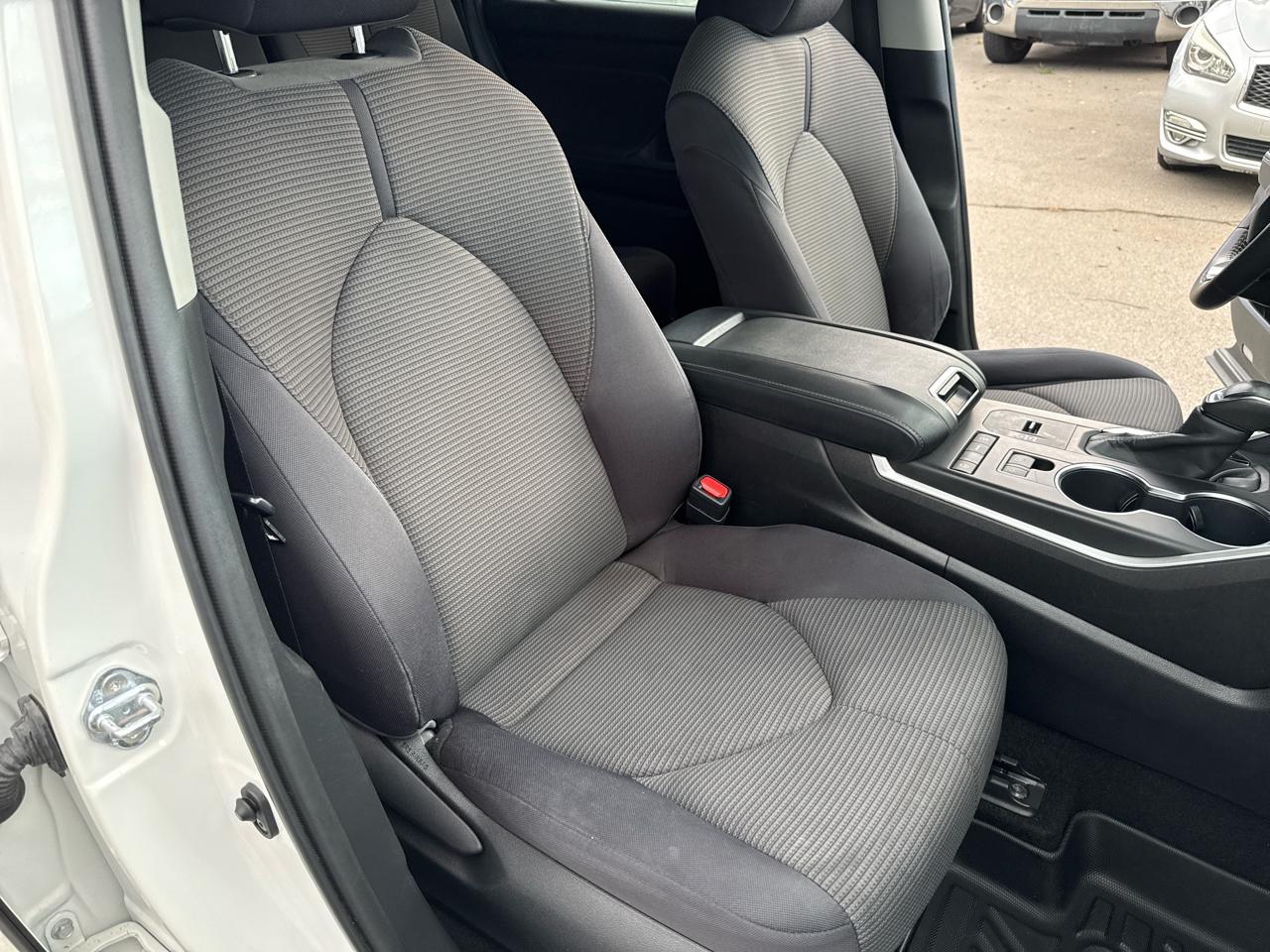 Toyota Highlander LE FWD (Natl) 2020