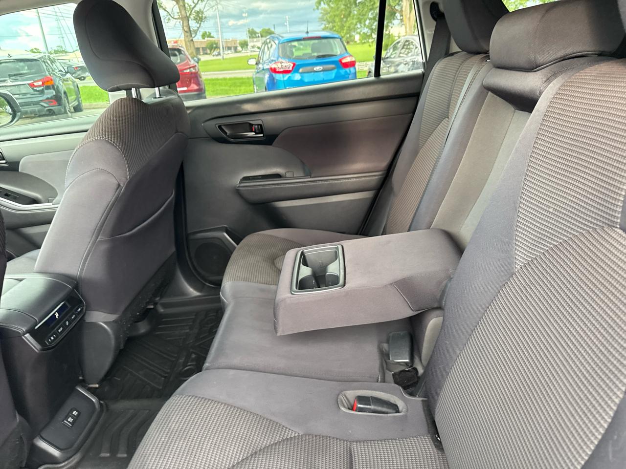 Toyota Highlander LE FWD (Natl) 2020