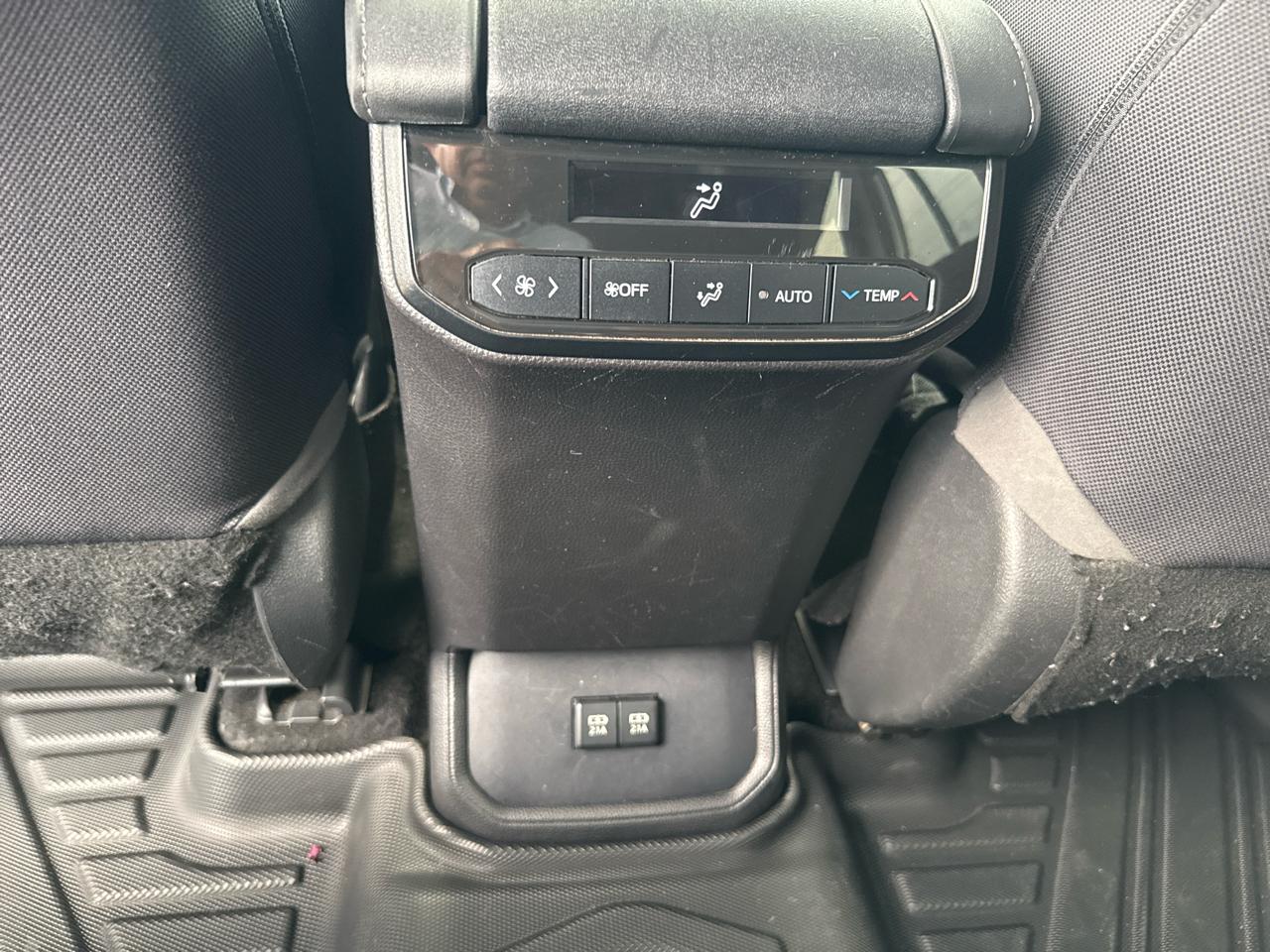 Toyota Highlander LE FWD (Natl) 2020