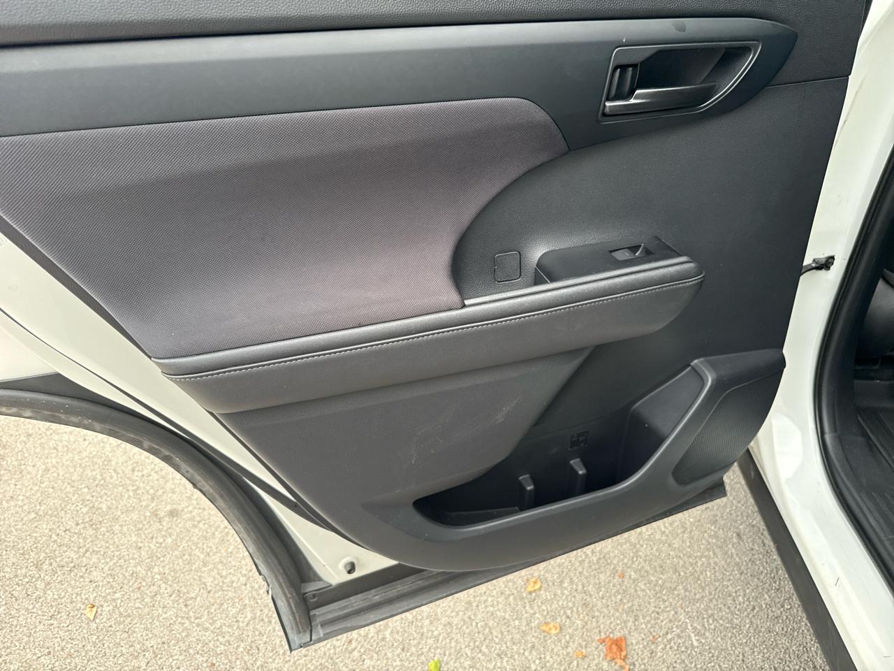 Toyota Highlander LE FWD (Natl) 2020