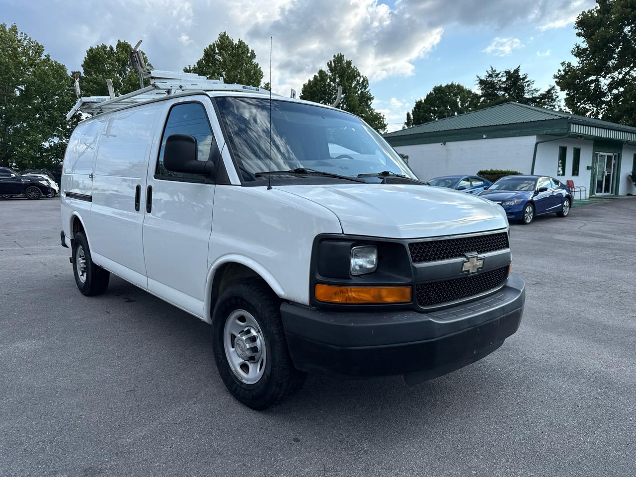 Chevrolet Express Cargo Van RWD 2500 135" 2012