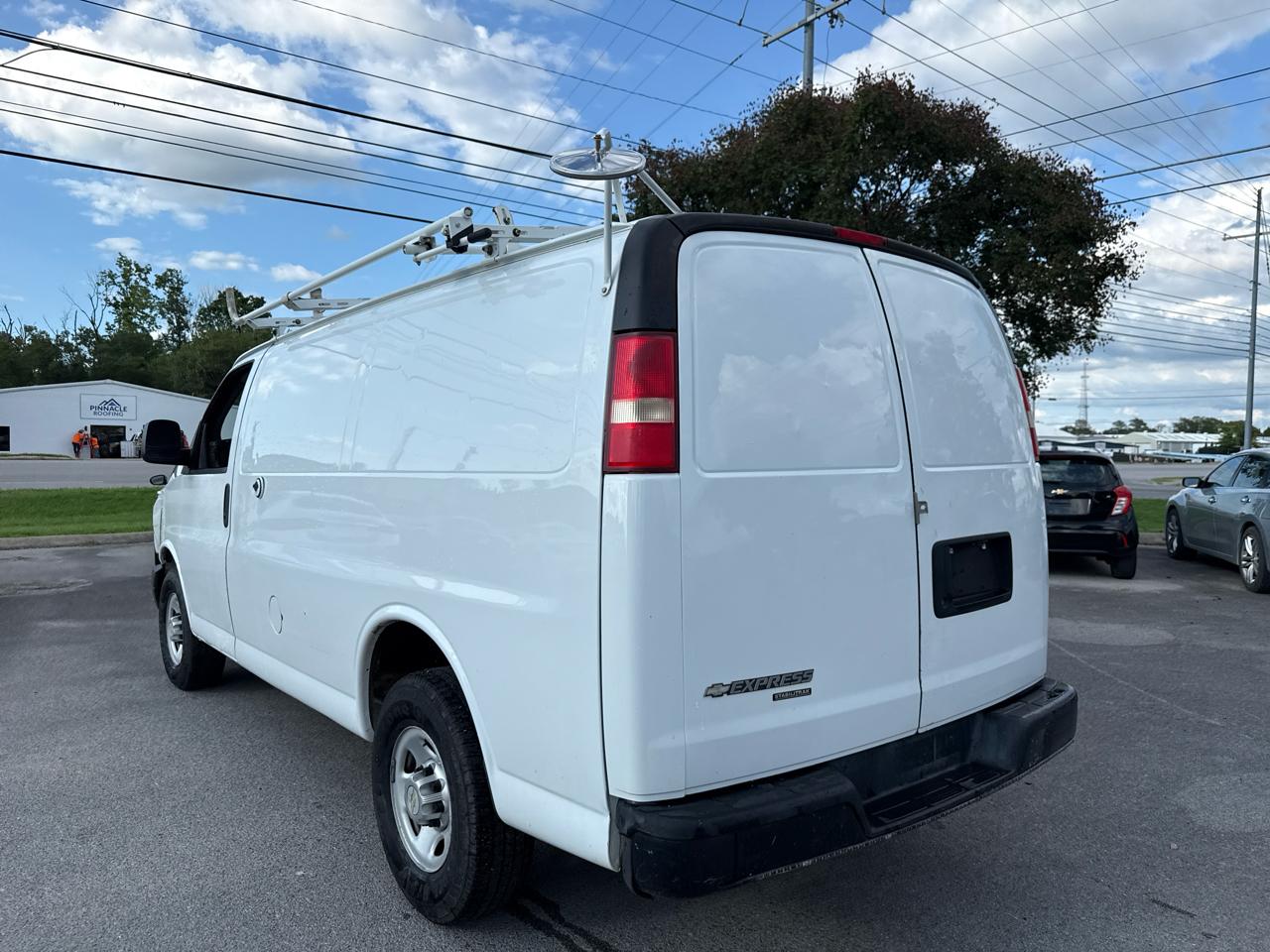 Chevrolet Express Cargo Van RWD 2500 135" 2012