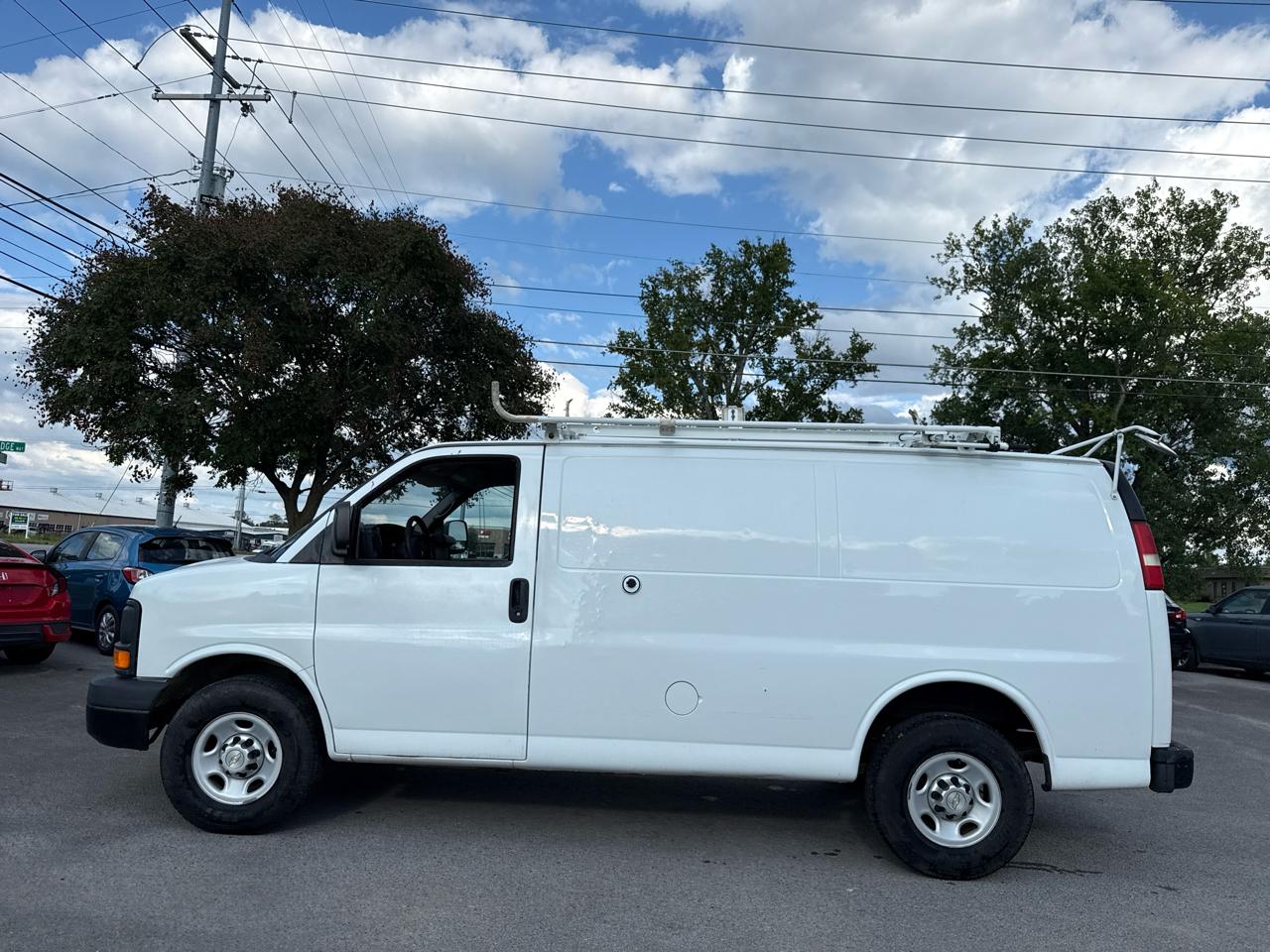 Chevrolet Express Cargo Van RWD 2500 135" 2012