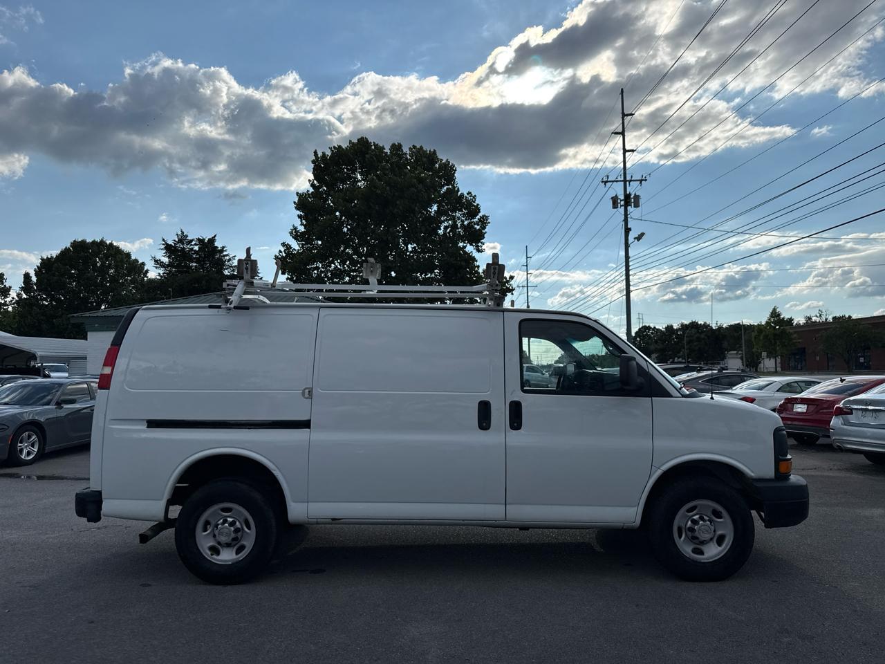 Chevrolet Express Cargo Van RWD 2500 135" 2012