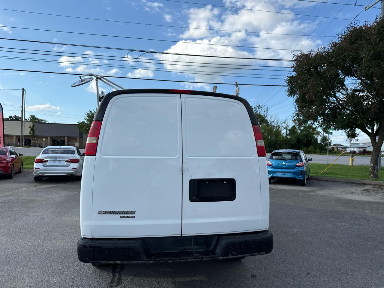 Chevrolet Express Cargo Van RWD 2500 135" 2012