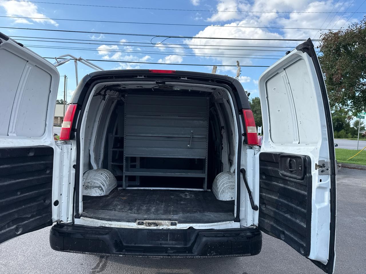 Chevrolet Express Cargo Van RWD 2500 135" 2012