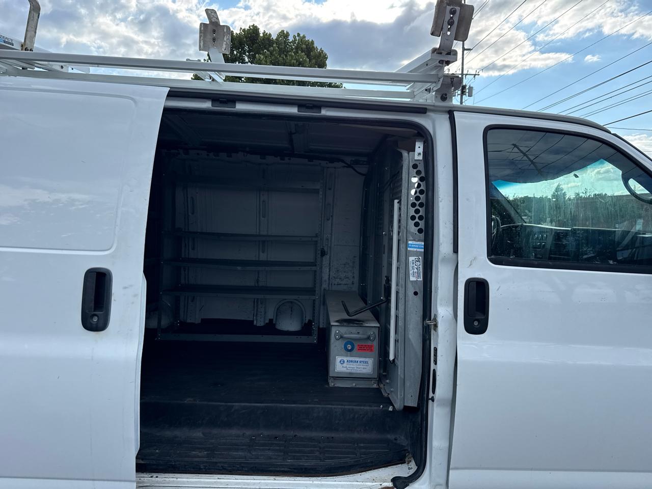 Chevrolet Express Cargo Van RWD 2500 135" 2012