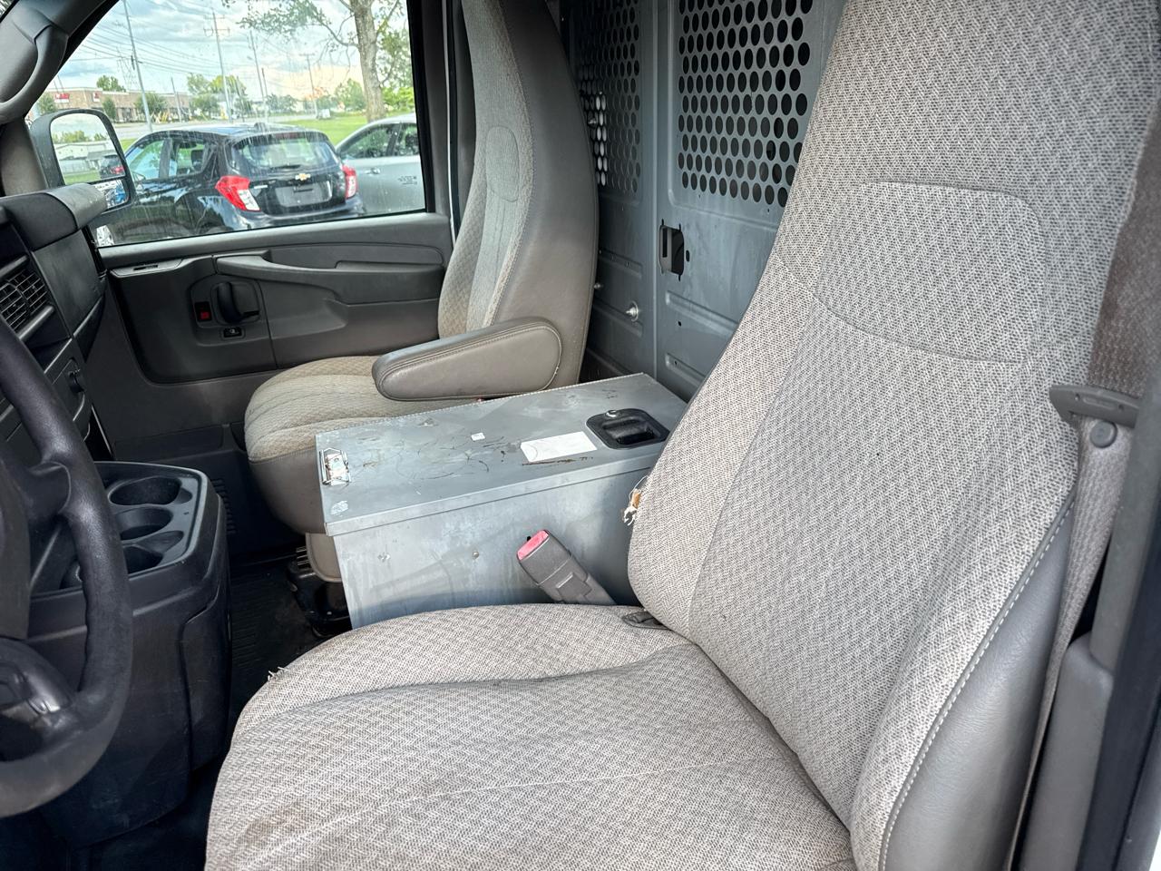 Chevrolet Express Cargo Van RWD 2500 135" 2012