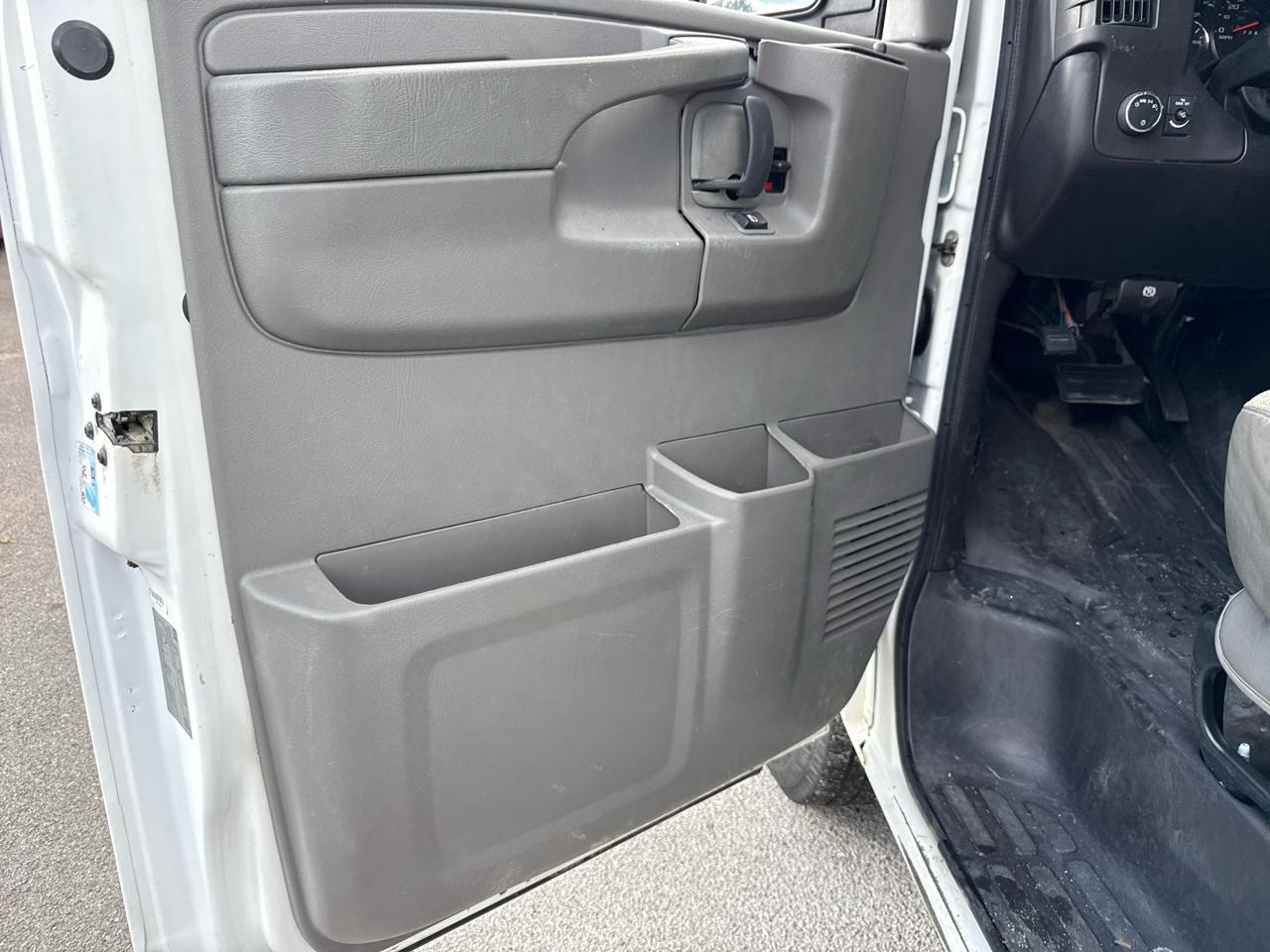 Chevrolet Express Cargo Van RWD 2500 135" 2012