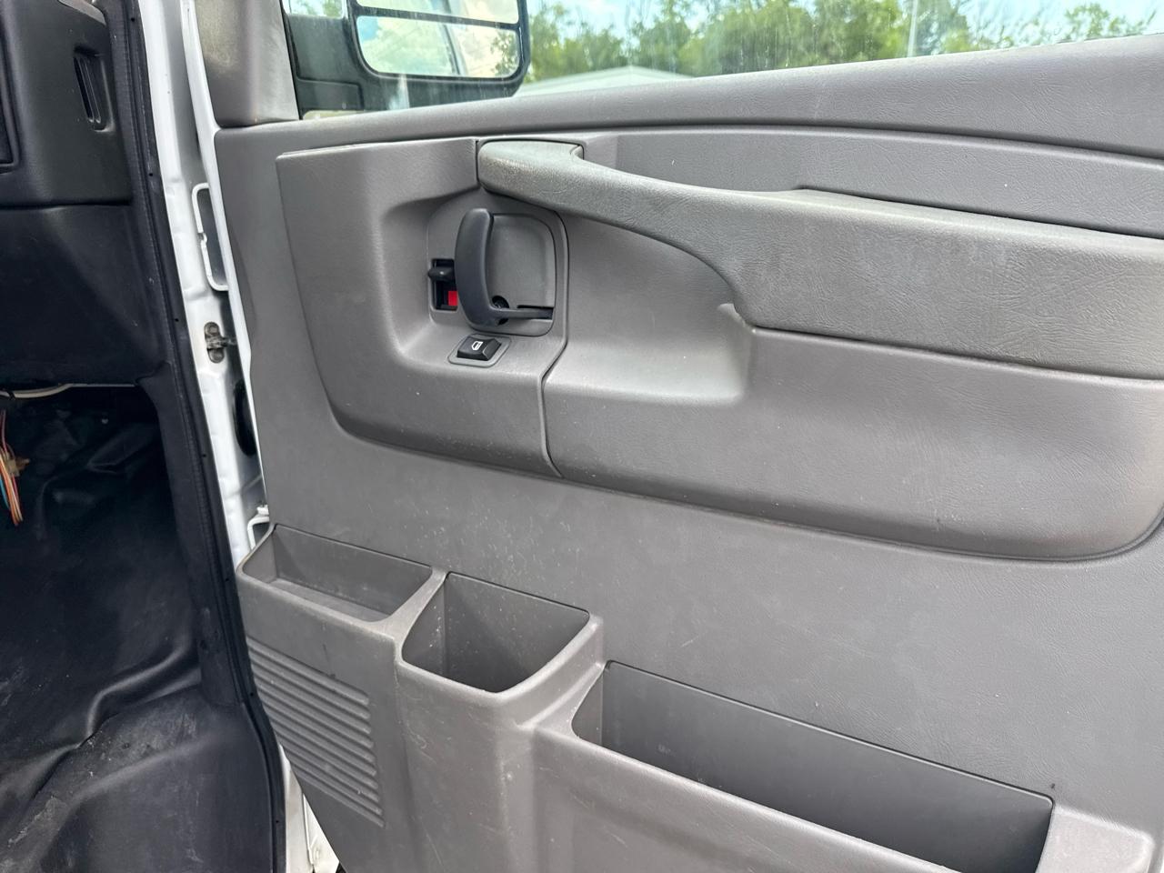 Chevrolet Express Cargo Van RWD 2500 135" 2012