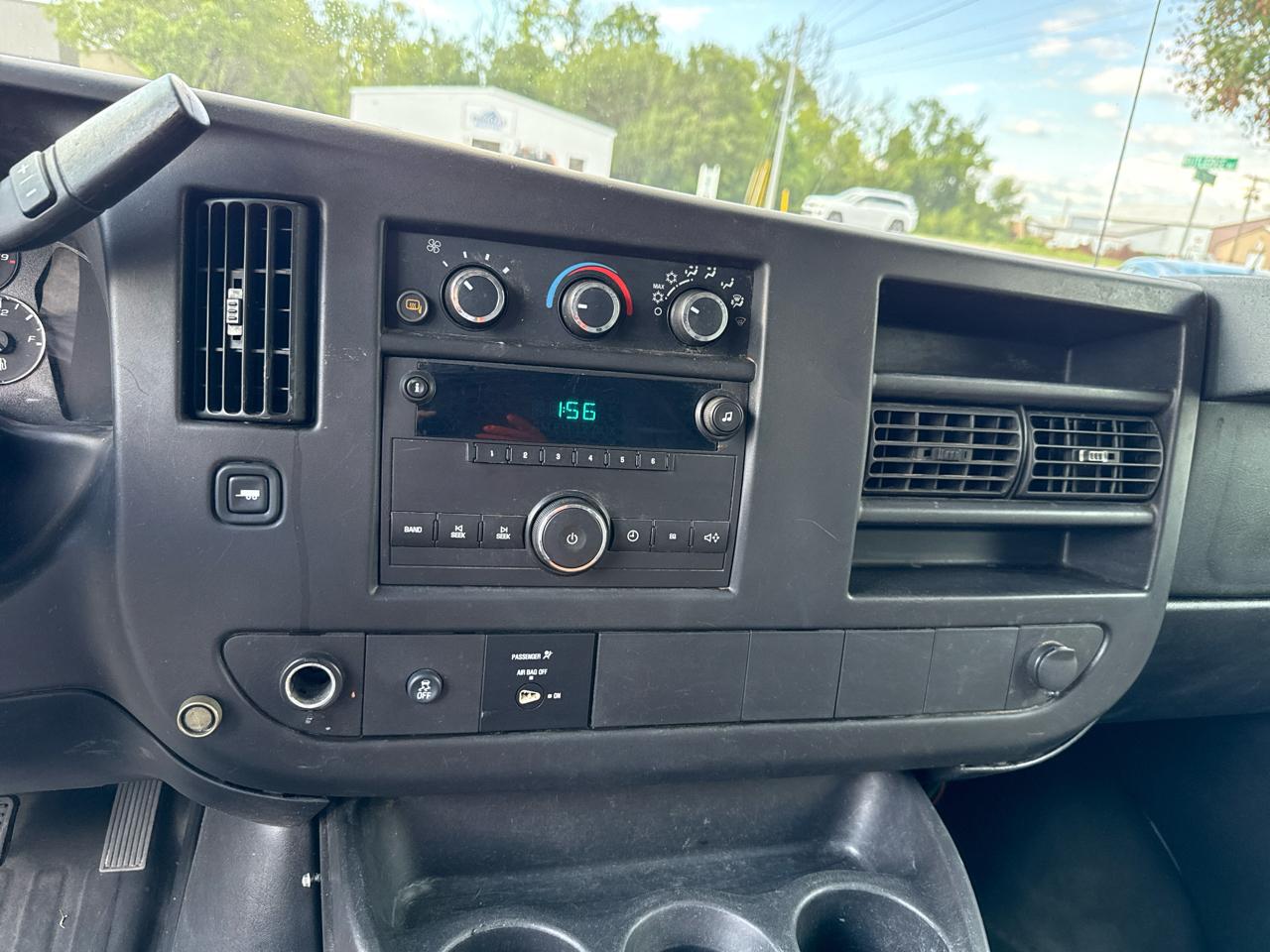 Chevrolet Express Cargo Van RWD 2500 135" 2012