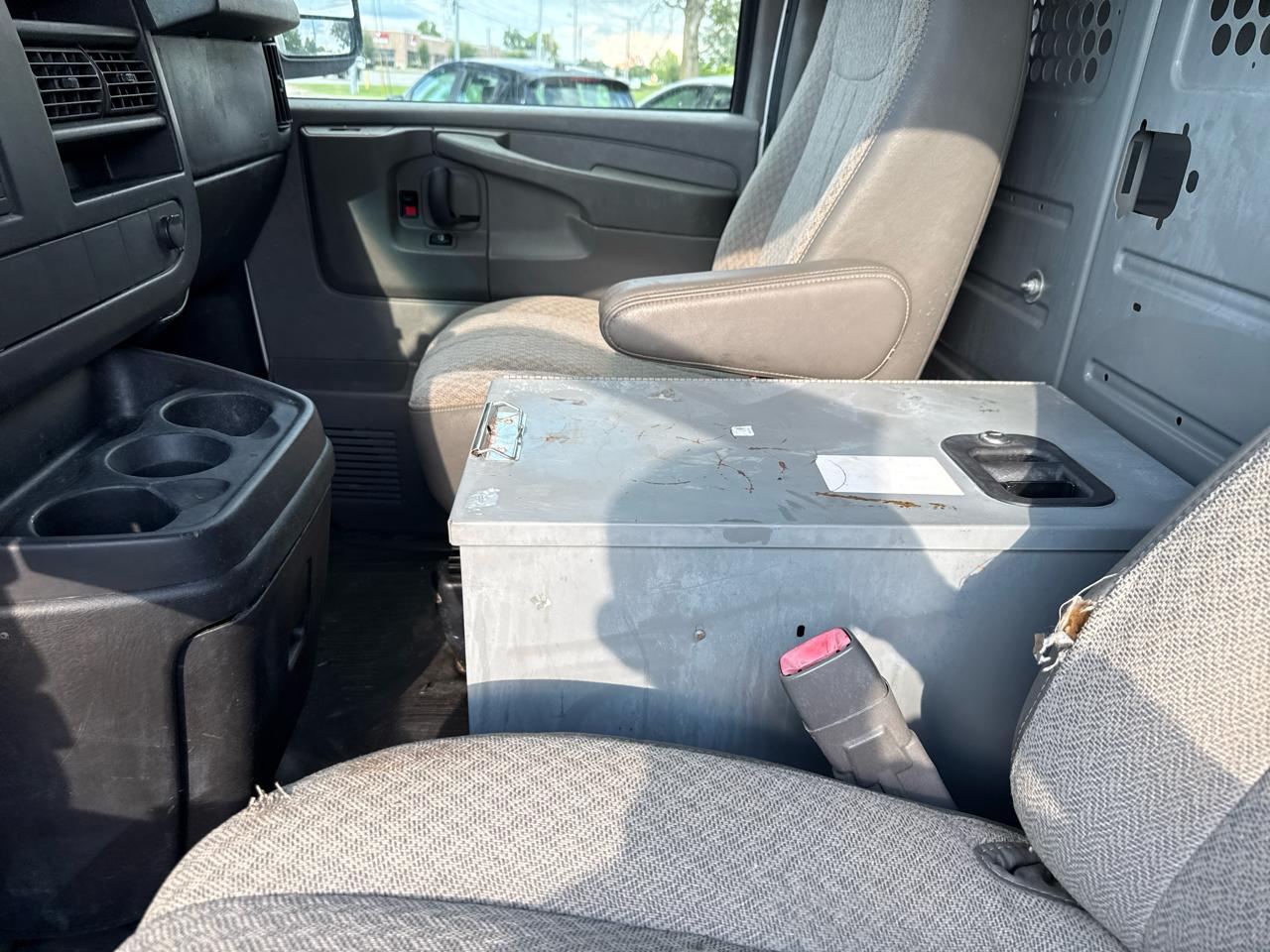 Chevrolet Express Cargo Van RWD 2500 135" 2012