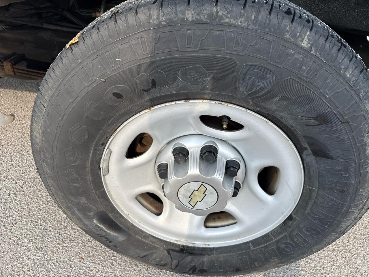 Chevrolet Express Cargo Van RWD 2500 135" 2012
