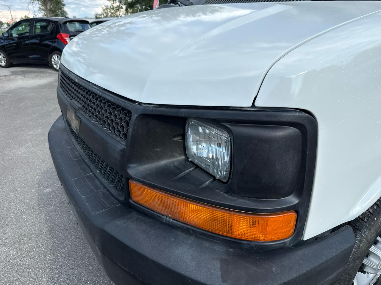 Chevrolet Express Cargo Van RWD 2500 135" 2012